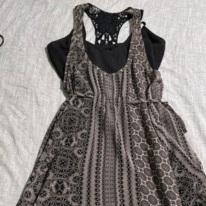 Guess Elegant Black and Gray Patterned Maxi Dress